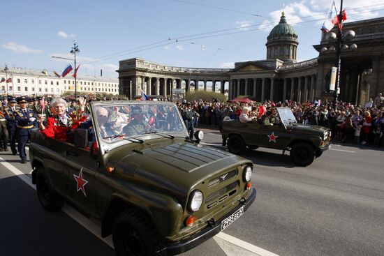 War veterans march along Nevsky Avenue