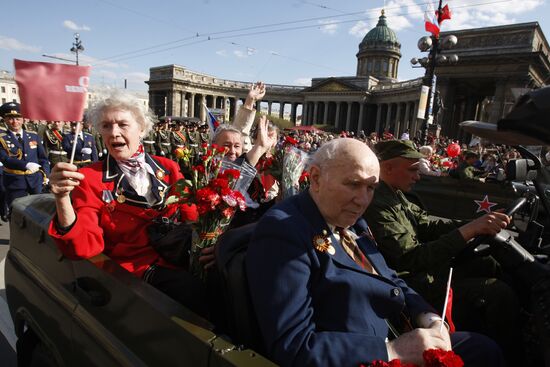 War veterans march along Nevsky Avenue