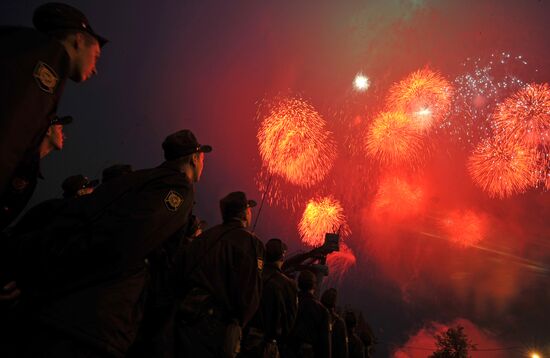 Holiday fireworks on Victory Day in Moscow