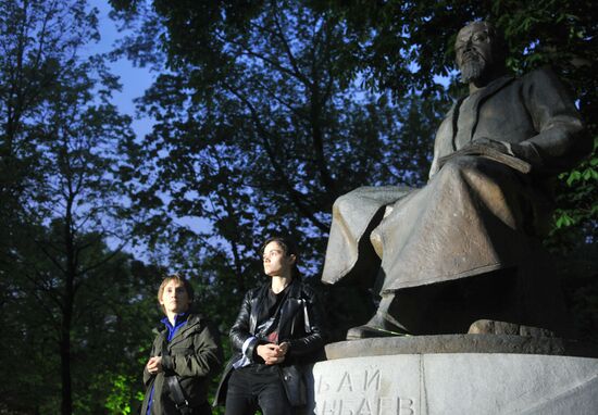 People's festivities at Chistye Prudy