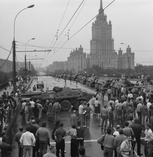 Military units leave Moscow