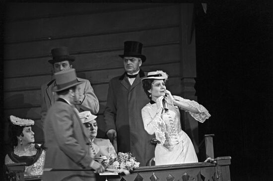 Play "Anna Karenina"