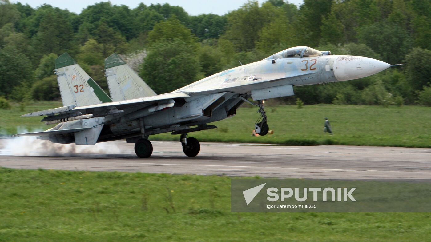 Training flights of Air Force Su-27