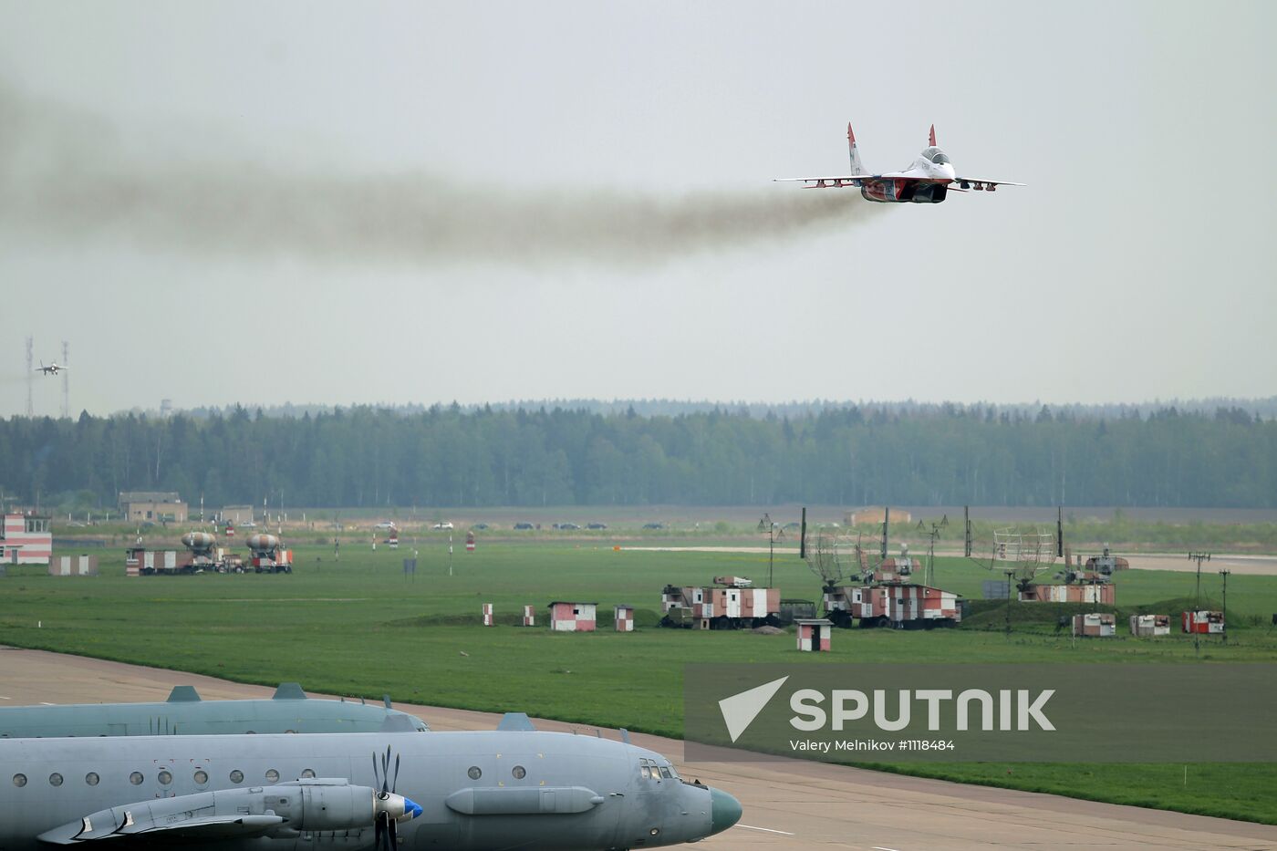 Aviation flying groups "Swifts" and "Russian Knights"