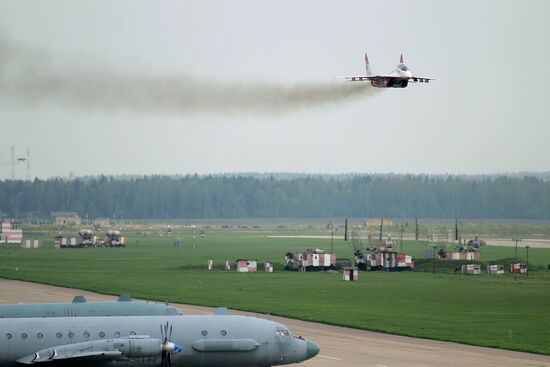 Aviation flying groups "Swifts" and "Russian Knights"