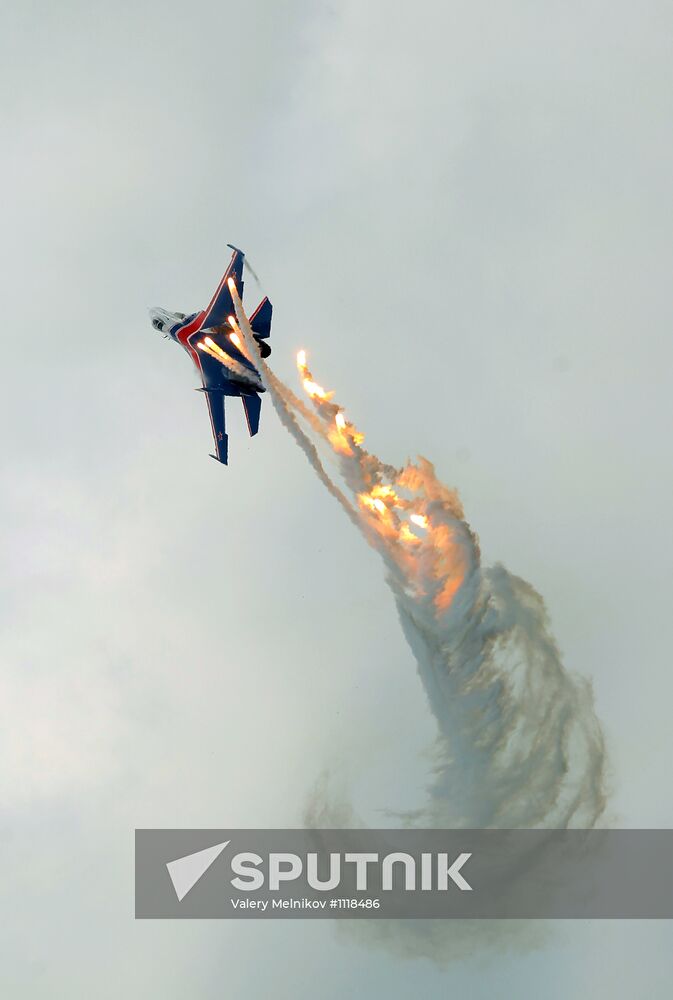 Aviation flying groups "Swifts" and "Russian Knights"