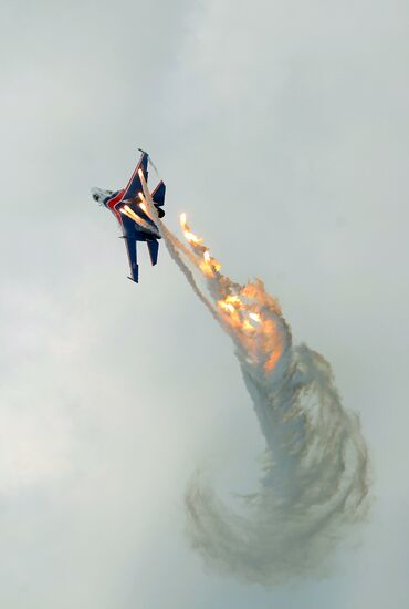 Aviation flying groups "Swifts" and "Russian Knights"