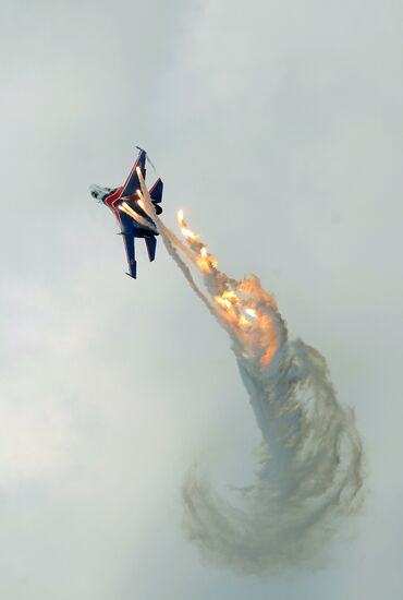 Aviation flying groups "Swifts" and "Russian Knights"