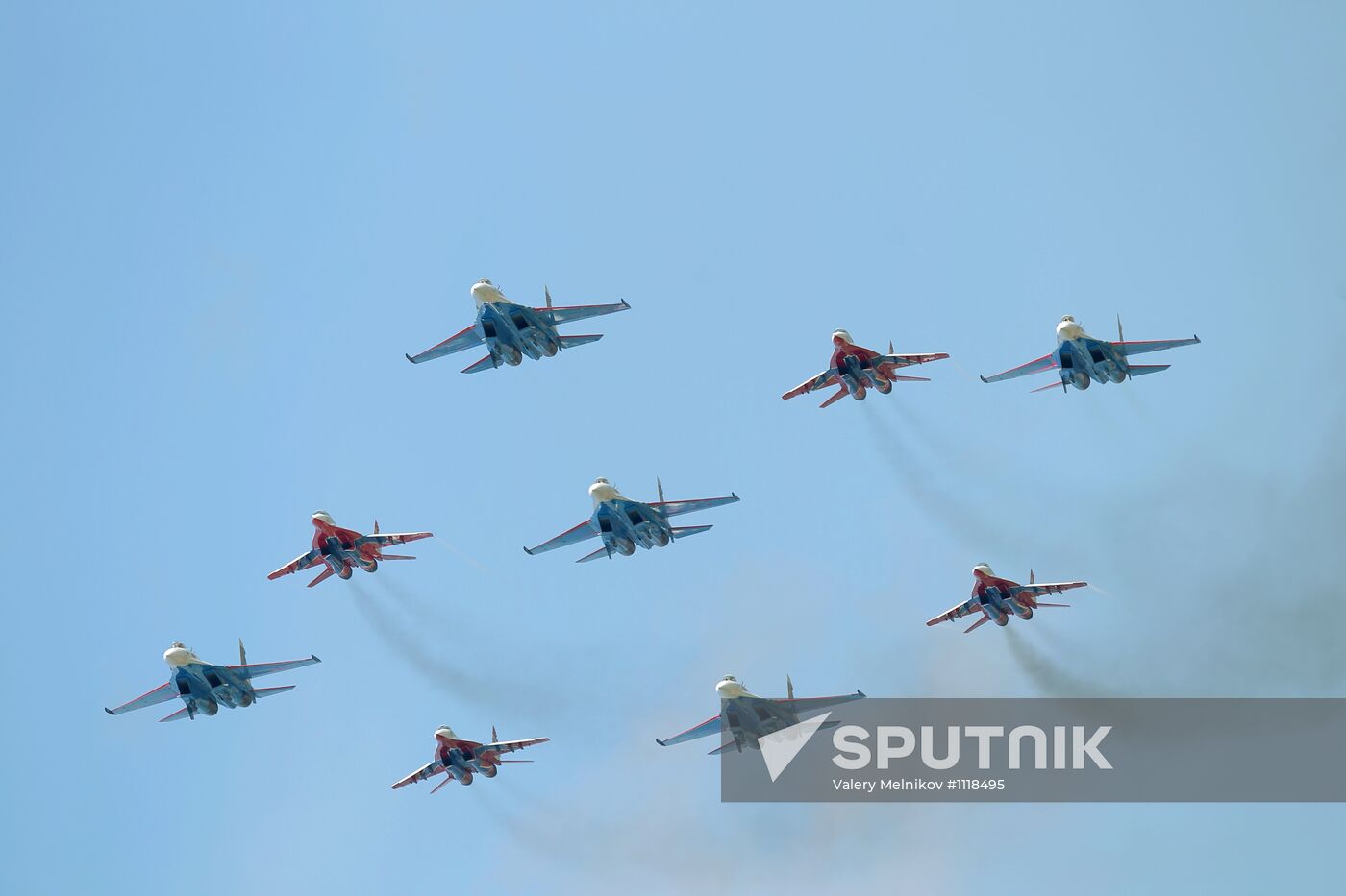 The Swifts and Russian Knights aerobatic teams in flight