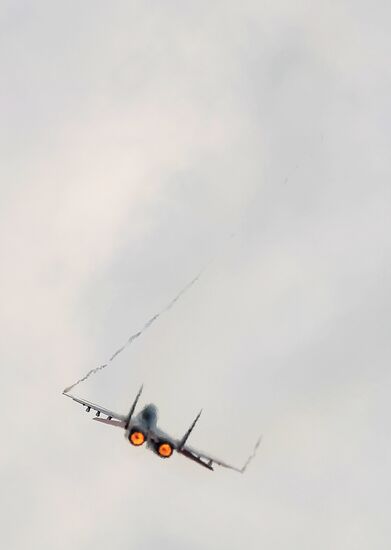The Swifts and Russian Knights aerobatic teams in flight