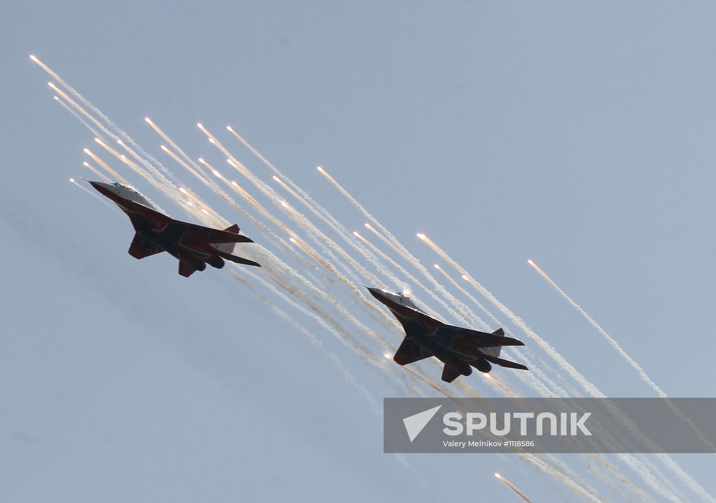 Aviation flying groups "Swifts" and "Russian Knights"