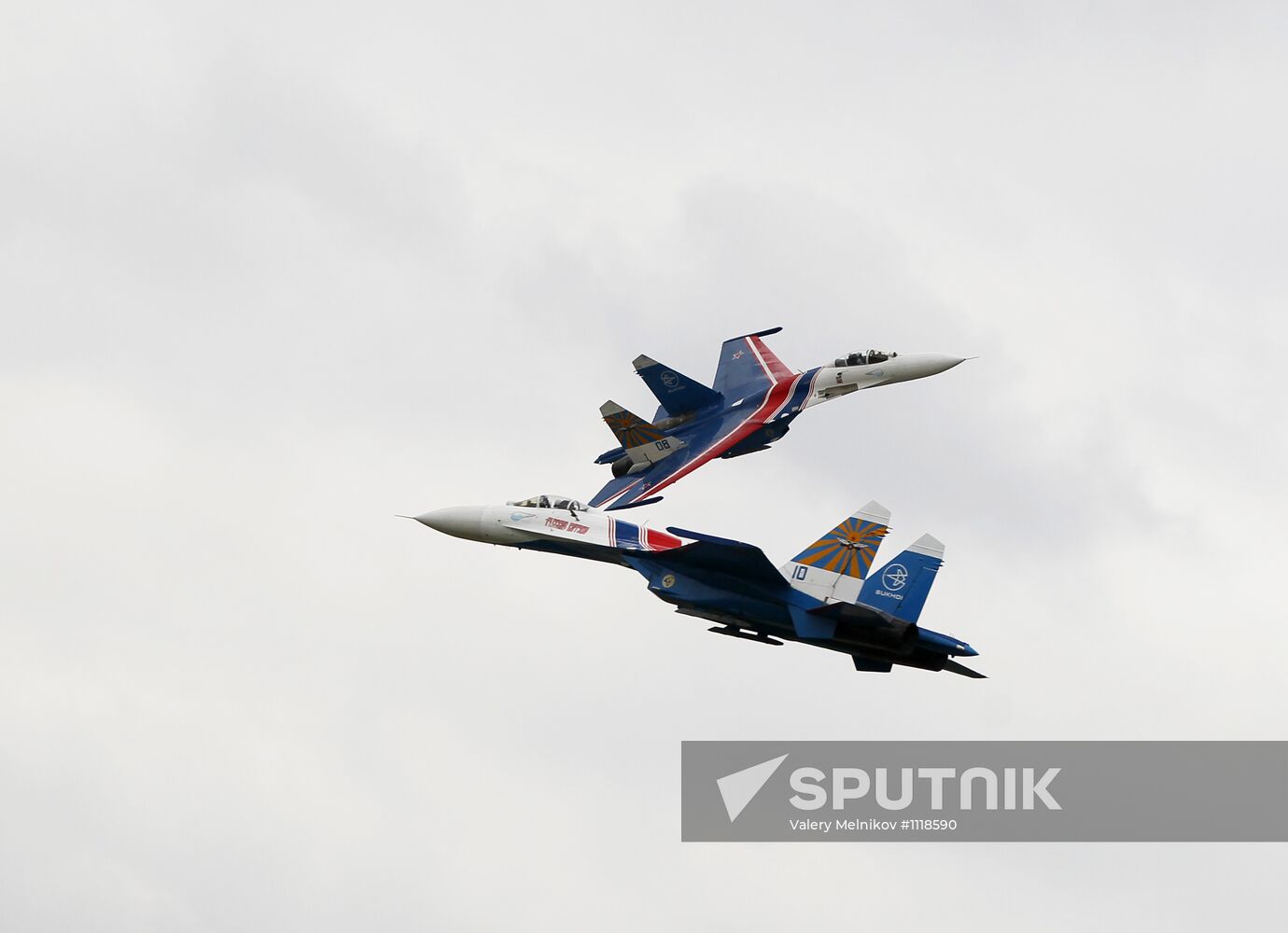 Aviation flying groups "Swifts" and "Russian Knights"