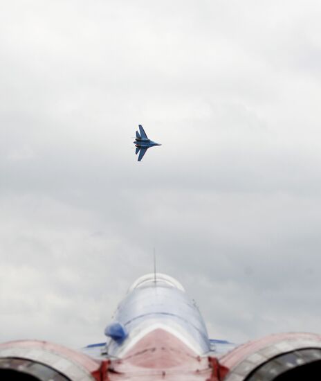 The Swifts and Russian Knights aerobatic teams in flight