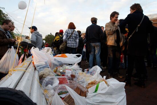Protesters camp on St. Isaac's Square in St. Petersburg