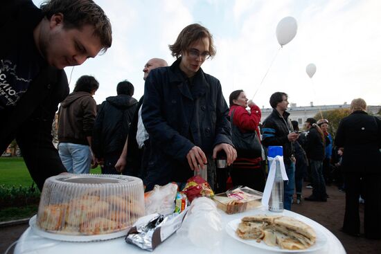 Protesters camp on St. Isaac's Square in St. Petersburg