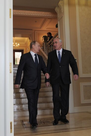 Putin, Tibilov hold talks