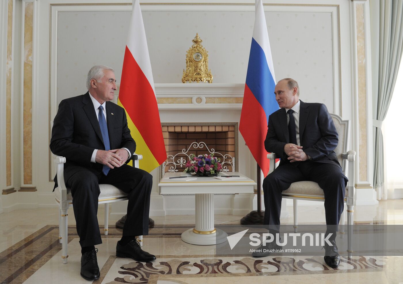 Putin, Tibilov hold talks