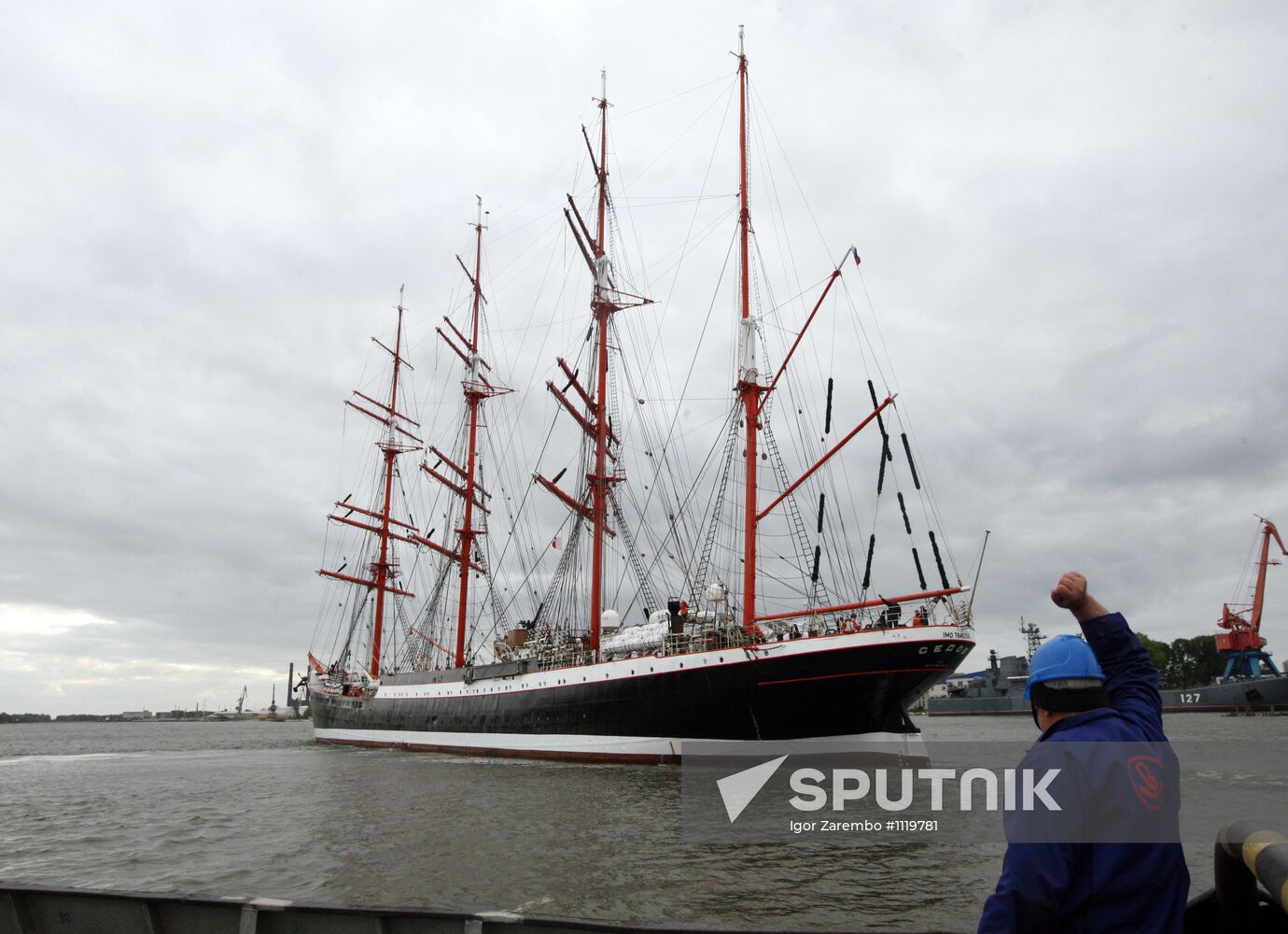 Barque "Sedov" set out on voyage round the world
