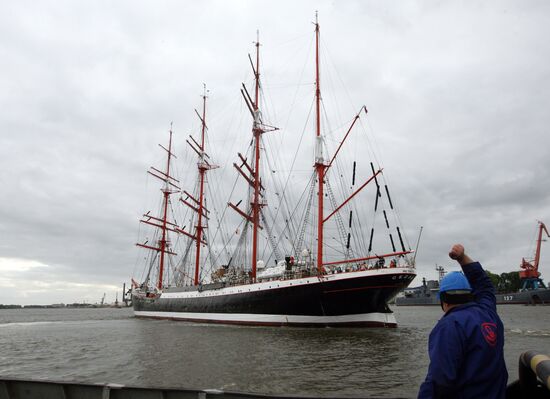Barque "Sedov" set out on voyage round the world