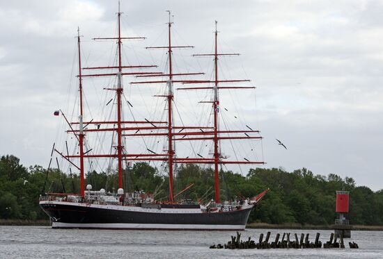 Barque "Sedov" set out on voyage round the world