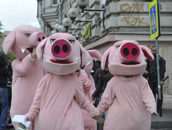 "Piglets' Protest" movement rally on Rozhdestvensky Boulevard