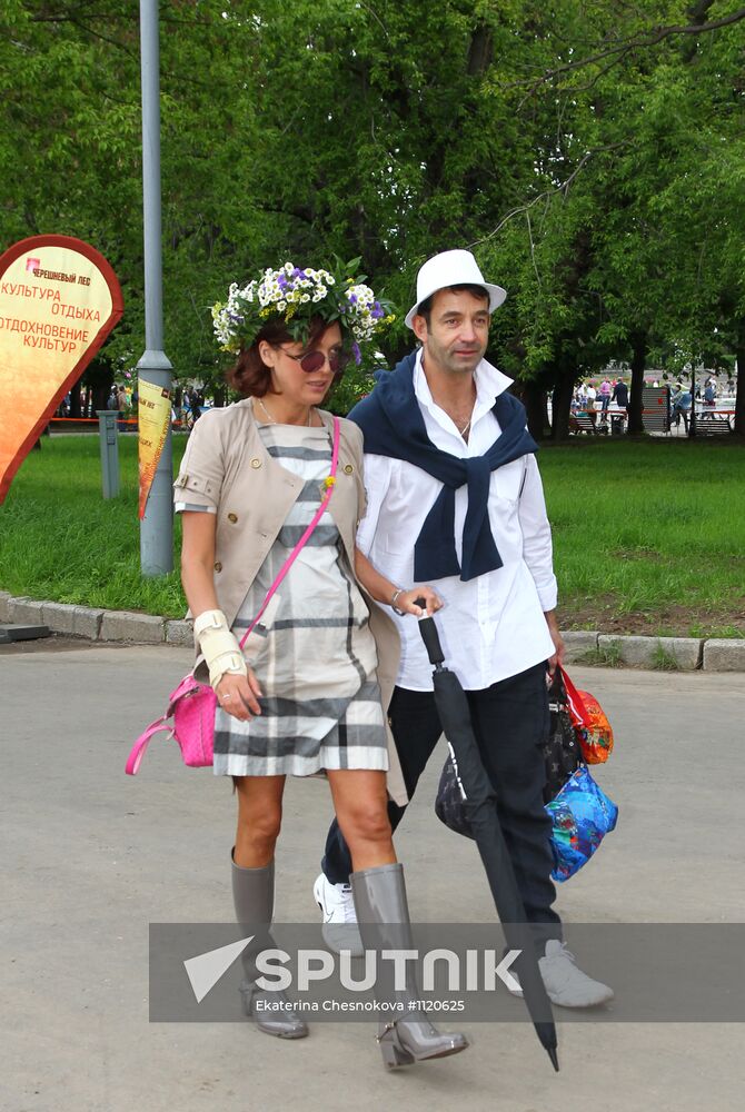 Voluntary community work at Chereshnevy Les Open Art Festival