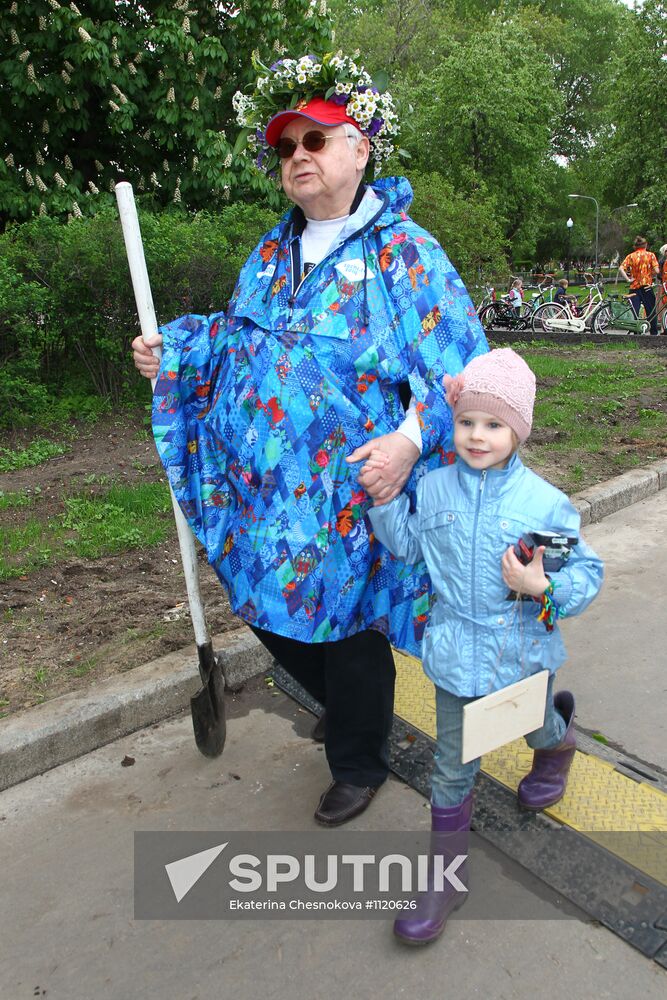 Voluntary community work at Chereshnevy Les Open Art Festival