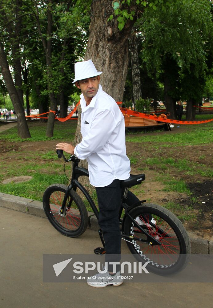 Voluntary community work at Chereshnevy Les Open Art Festival