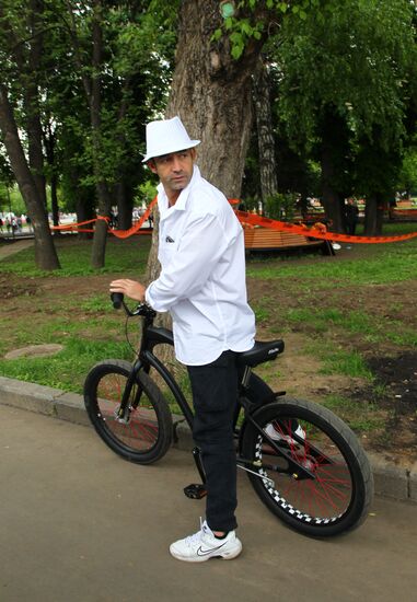 Voluntary community work at Chereshnevy Les Open Art Festival