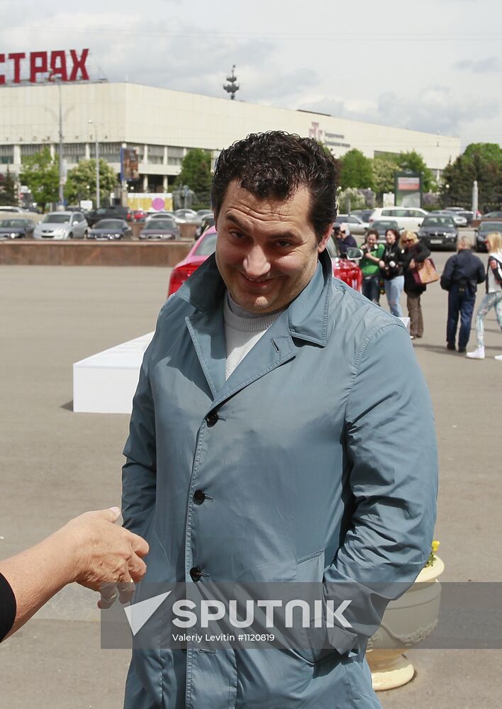 Sunday "Cherry Orchard" festival of arts