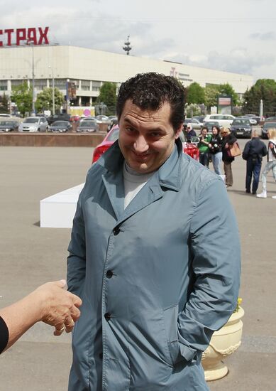 Sunday "Cherry Orchard" festival of arts