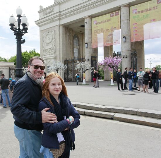 Sunday "Cherry Orchard" festival of arts