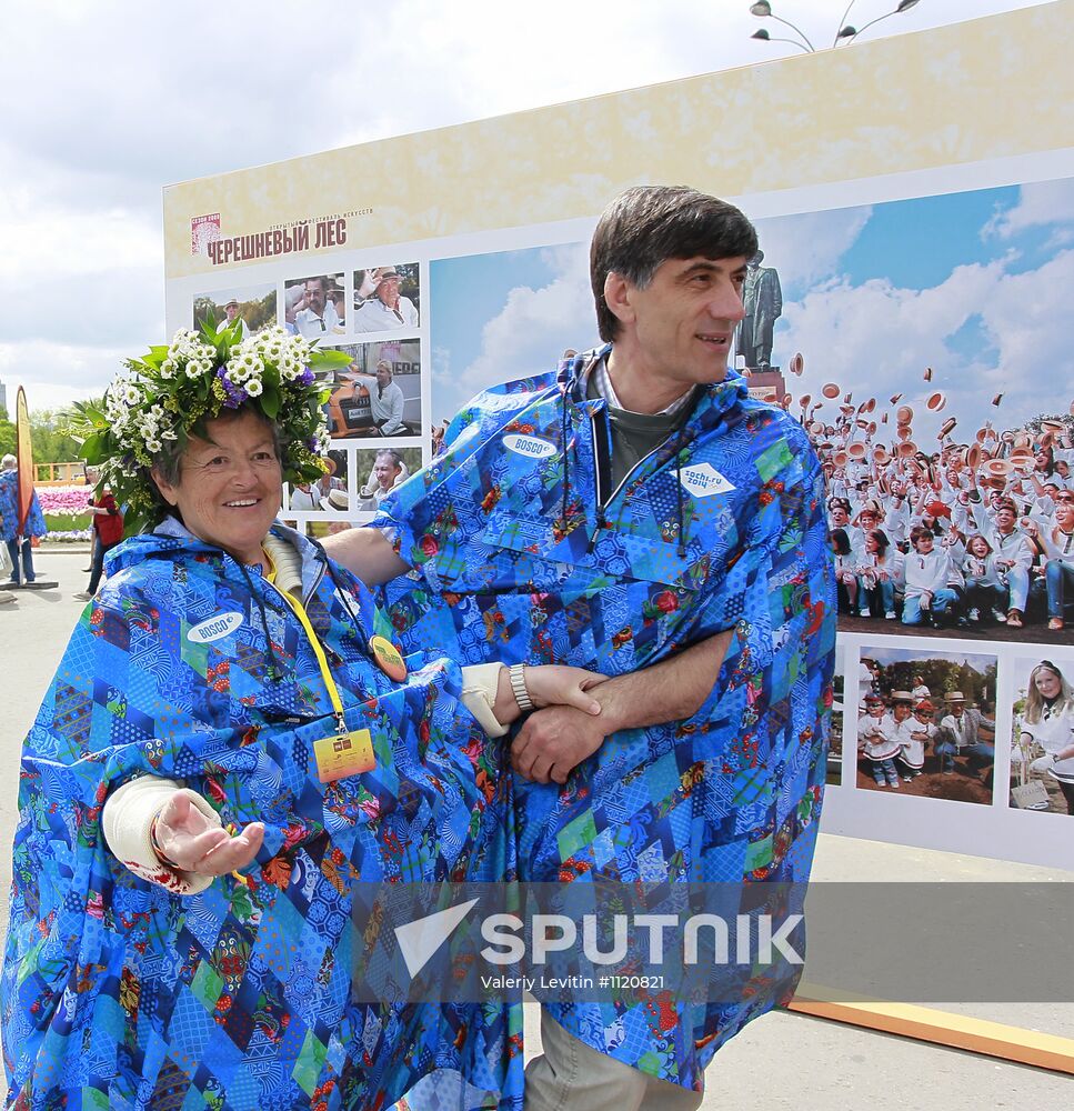 Sunday "Cherry Orchard" festival of arts