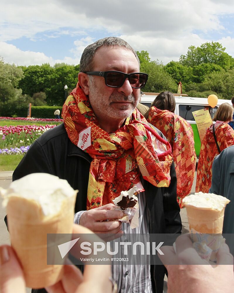 Sunday "Cherry Orchard" festival of arts