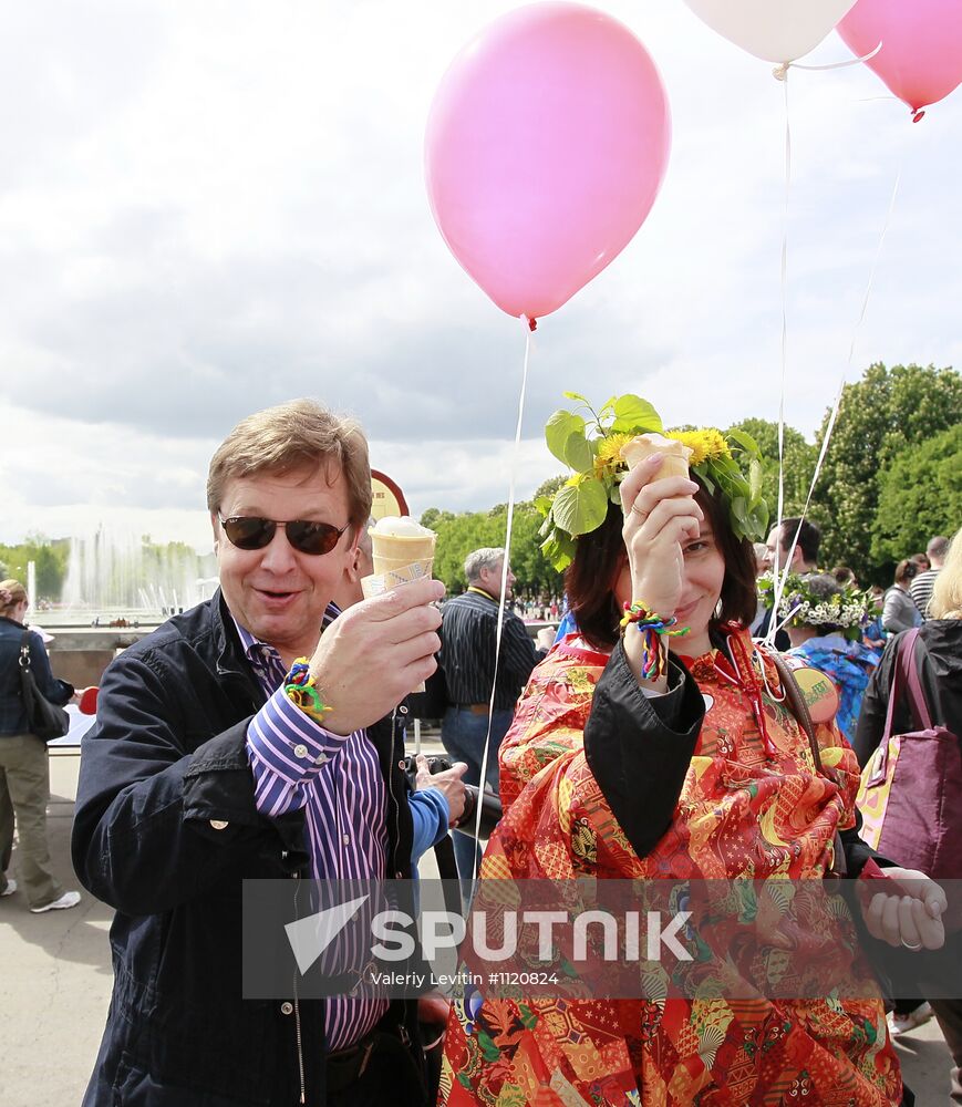 Sunday "Cherry Orchard" festival of arts