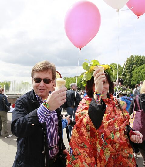 Sunday "Cherry Orchard" festival of arts