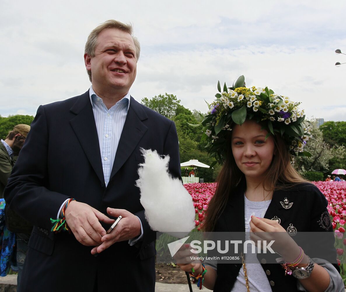 Sunday "Cherry Orchard" festival of arts