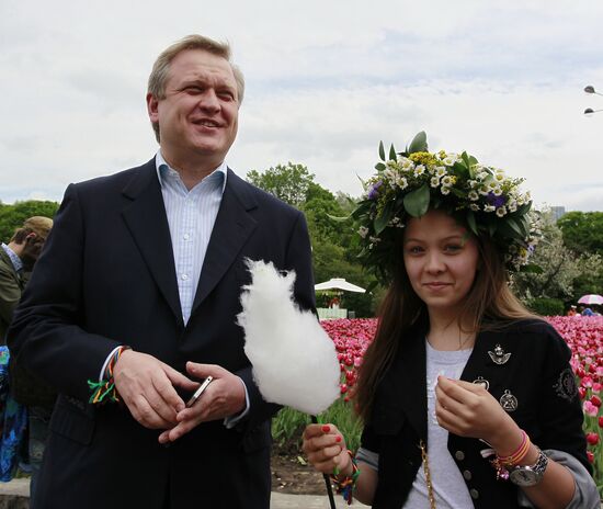 Sunday "Cherry Orchard" festival of arts