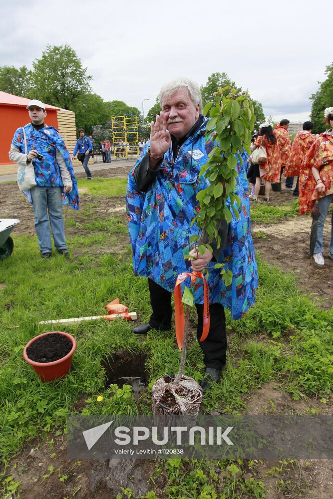 Voluntary community work at Chereshnevy Les Open Art Festival