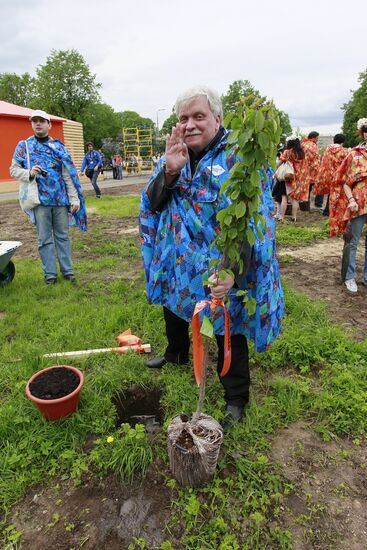 Voluntary community work at Chereshnevy Les Open Art Festival
