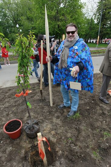 Voluntary community work at Chereshnevy Les Open Art Festival