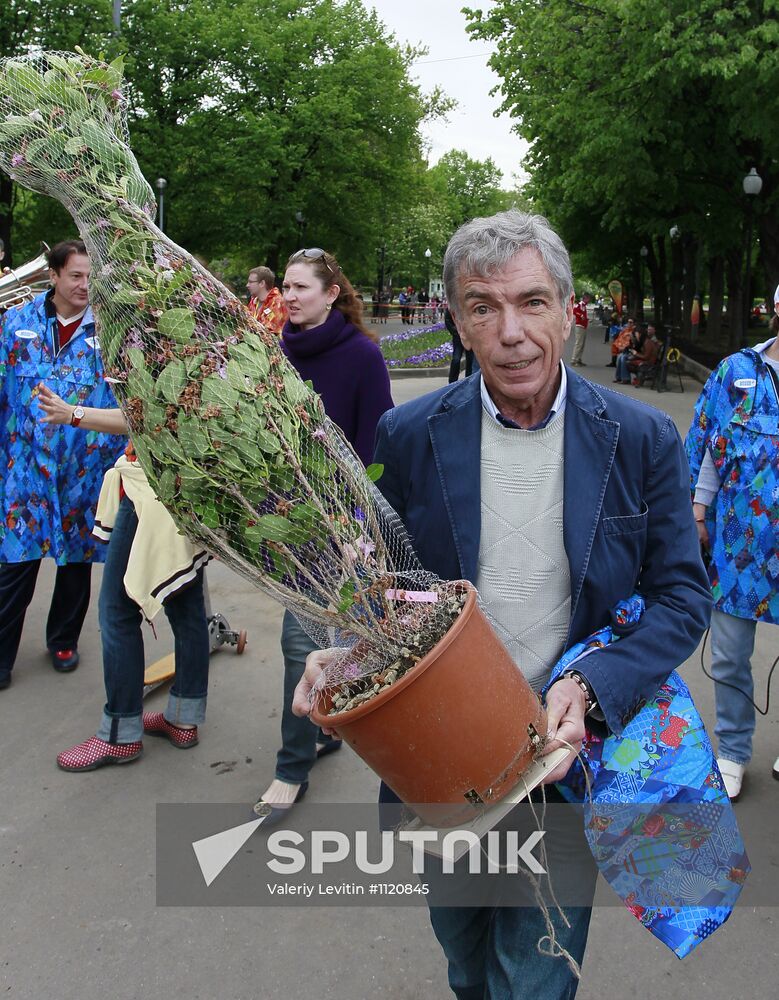 Voluntary community work at Chereshnevy Les Open Art Festival