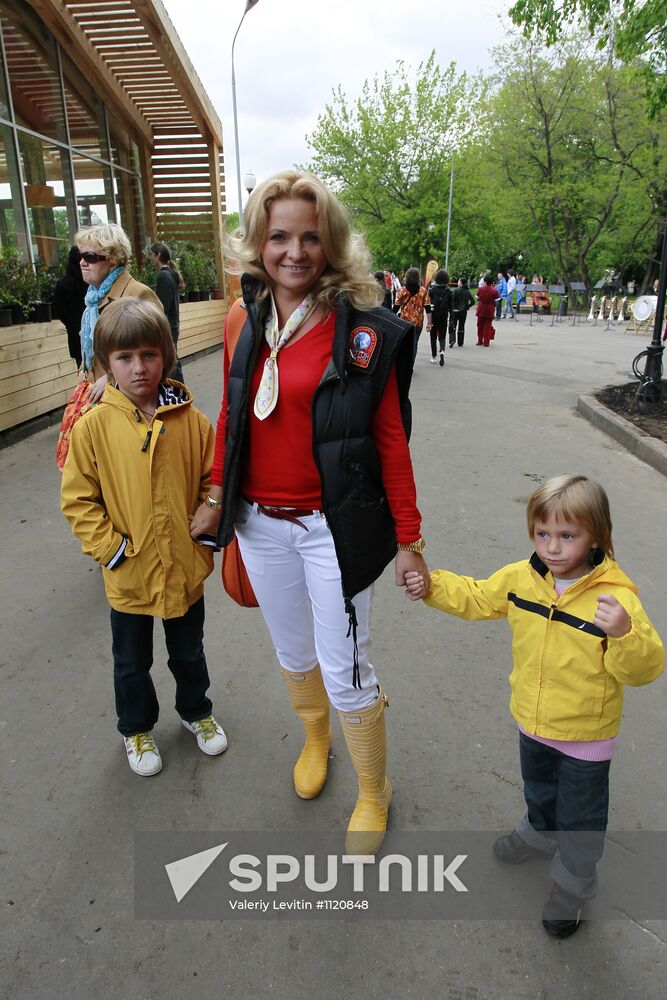 Sunday "Cherry Orchard" festival of arts