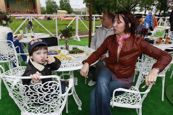 Sunday "Cherry Orchard" festival of arts