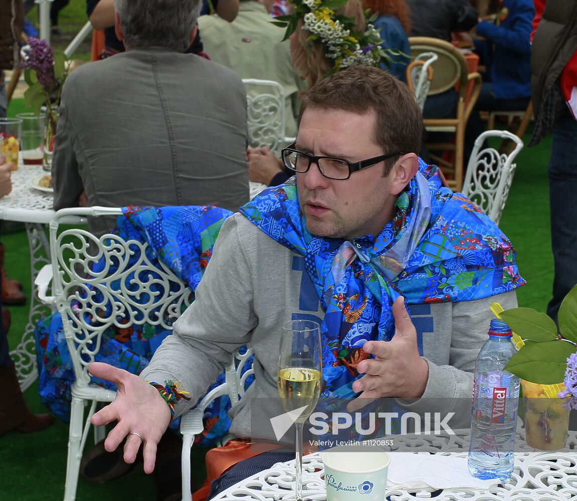 Sunday "Cherry Orchard" festival of arts