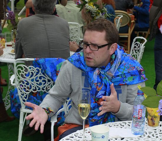 Sunday "Cherry Orchard" festival of arts