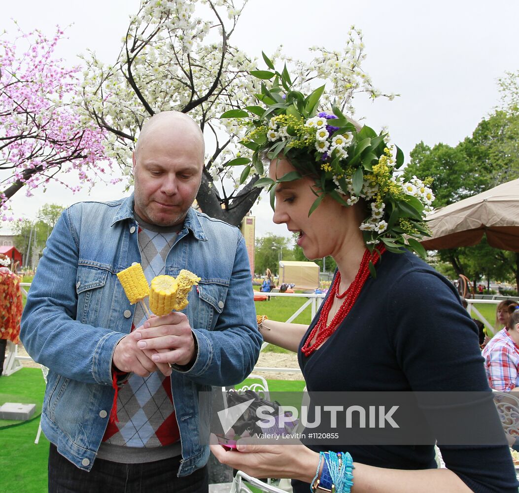 Sunday "Cherry Orchard" festival of arts