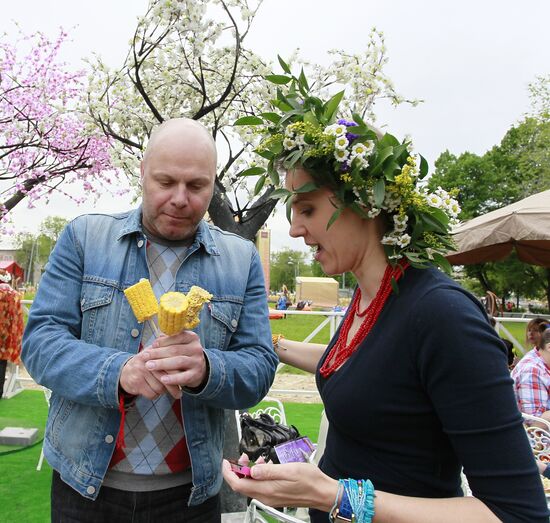 Sunday "Cherry Orchard" festival of arts