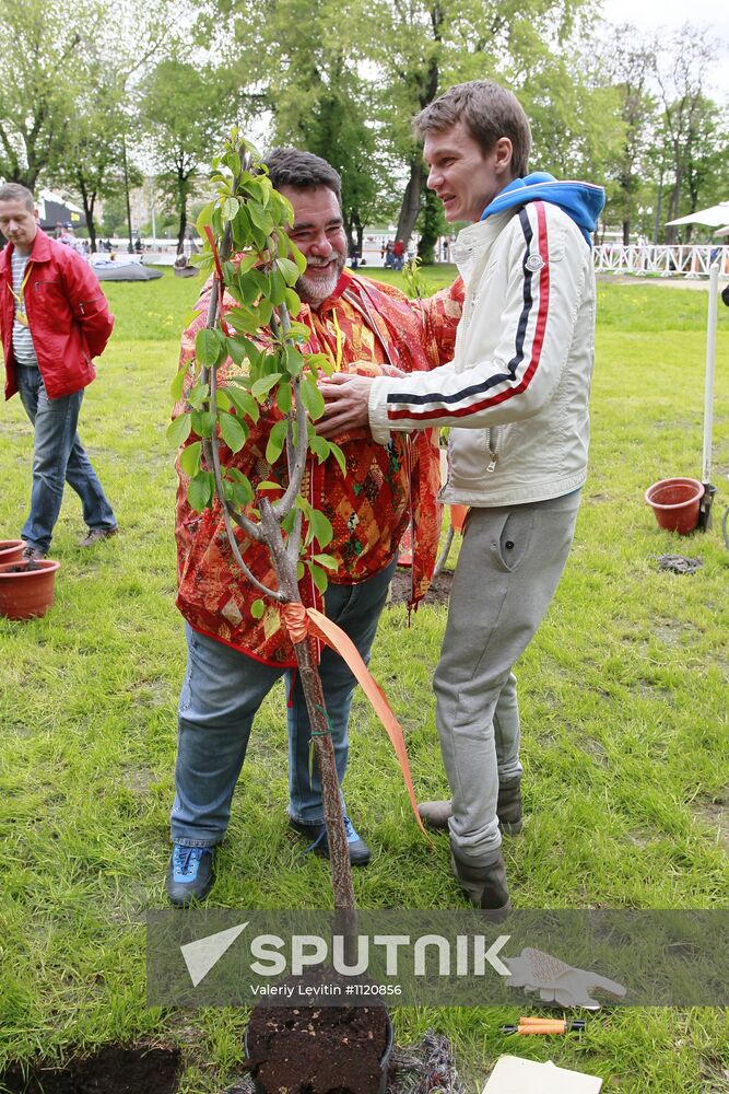 Sunday "Cherry Orchard" festival of arts