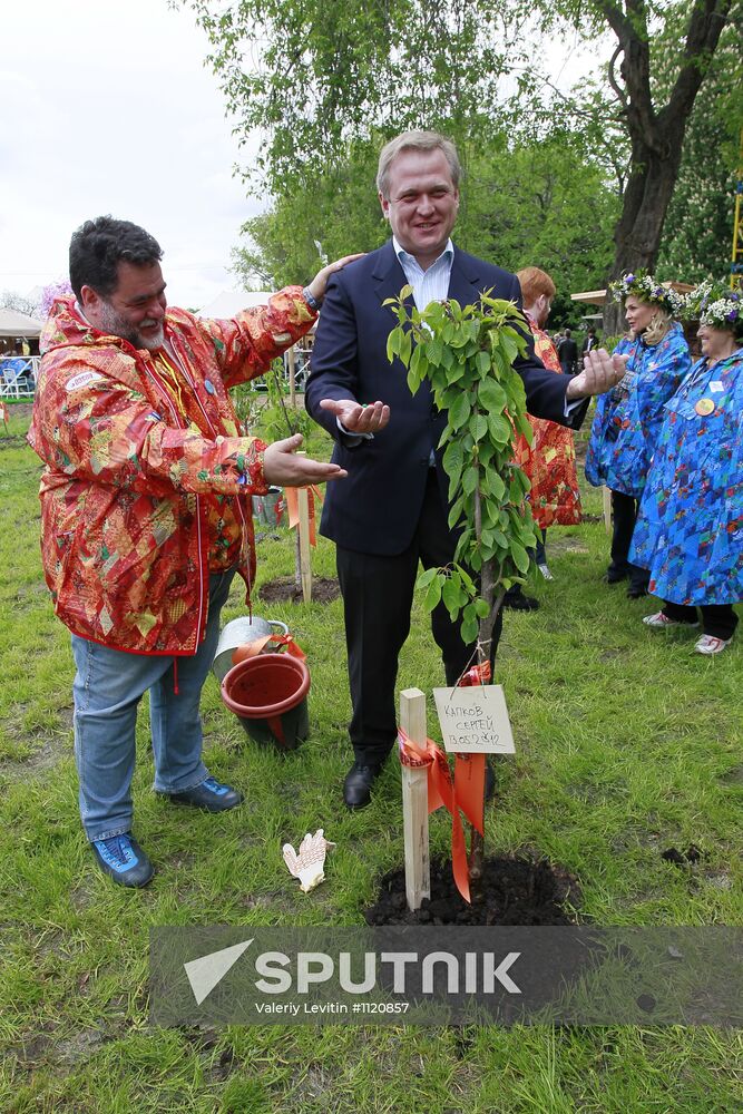 Sunday "Cherry Orchard" festival of arts